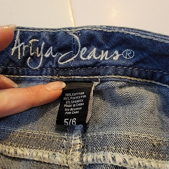 Ariya size 5/6 jeans - Picture 5 of 5